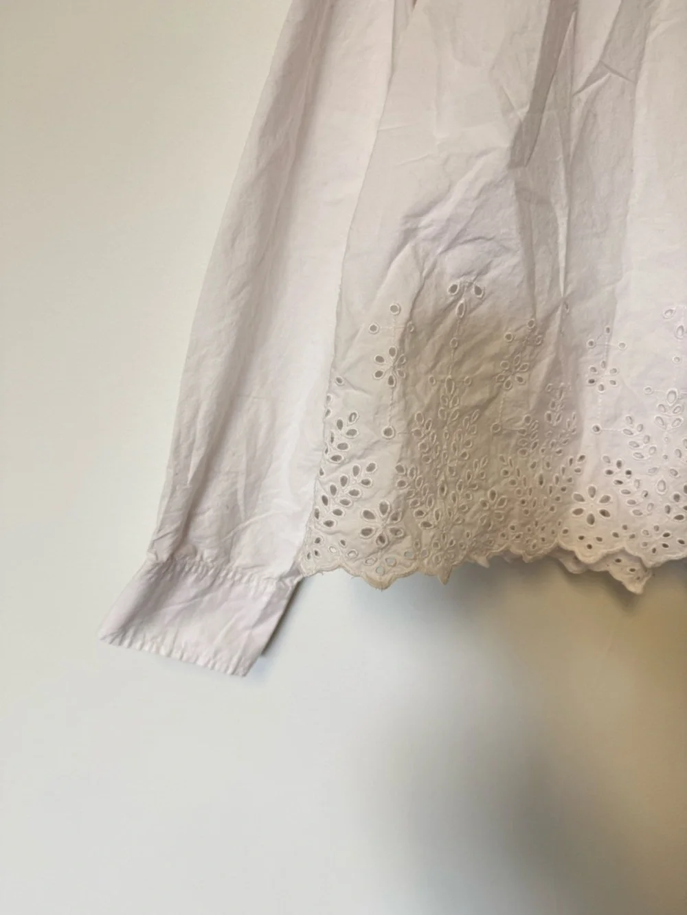 GAP Women’s White Eyelet Cropped Shirt - Picture 6 of 6